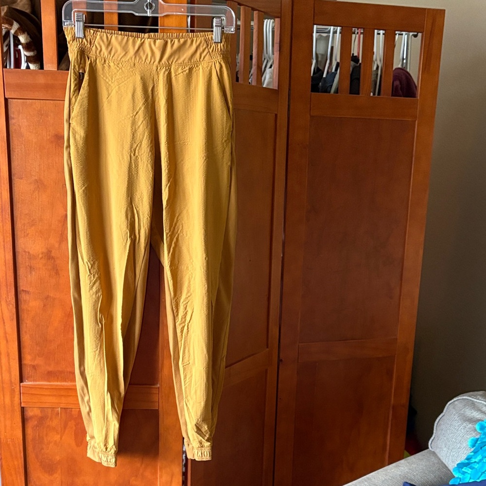 Women’s Athleta Textured Brooklyn Jogger Pants in Mustard Color